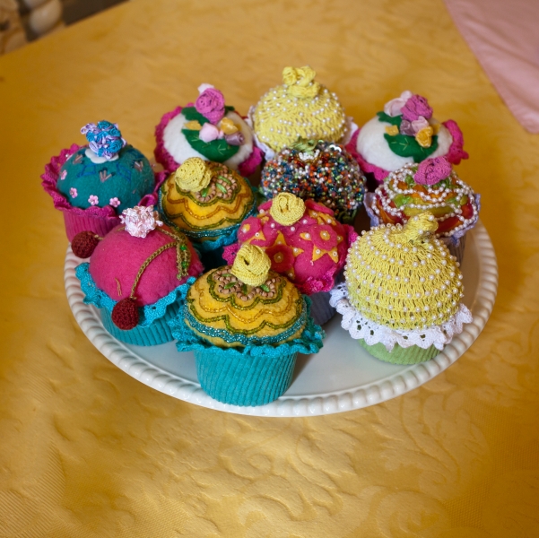 1504036-knitted-cupcakes